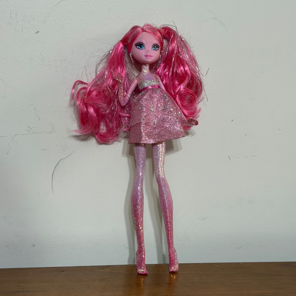 2009 Barbie A Fashion Fairytale Glim'r Flairy Fairy Doll Sparkly Pink Mattel